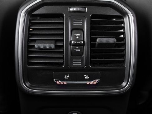 Used 2019 Porsche Macan image 35