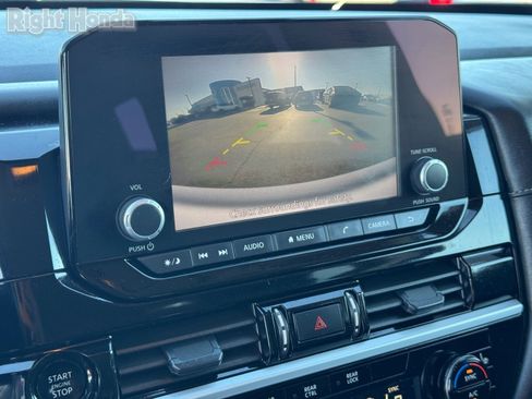 Used 2025 Nissan Pathfinder SV image 27