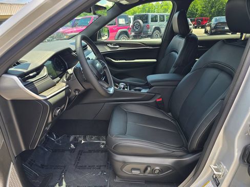 New 2026 Jeep Grand Cherokee L Limited AWD/4WD image 4