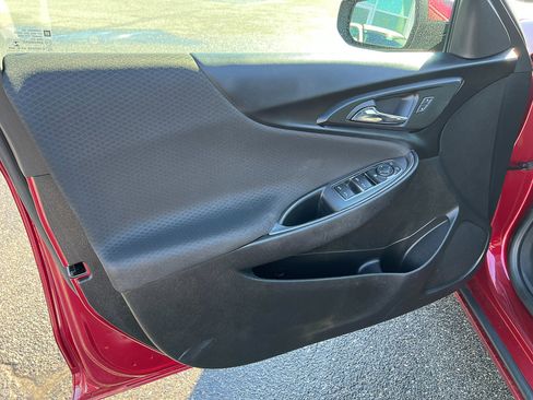 Used 2018 Chevrolet Malibu LT image 11