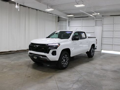 Used 2024 Chevrolet Colorado Z71 w/ Z71 Convenience Package 2 AWD/4WD image 4