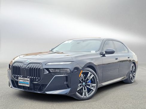 Used 2025 BMW 760i xDrive w/ Executive Package AWD/4WD image 1