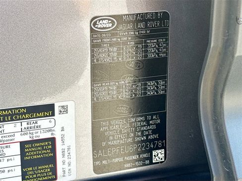 Used 2023 Land Rover Defender 130 SE image 36