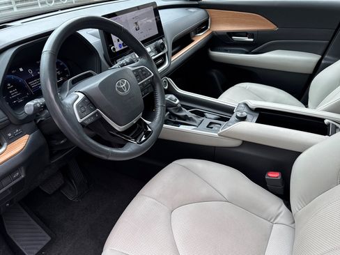 Used 2024 Toyota Grand Highlander AWD image 10