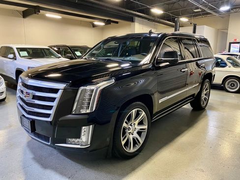 Used 2015 Cadillac Escalade Premium image 2