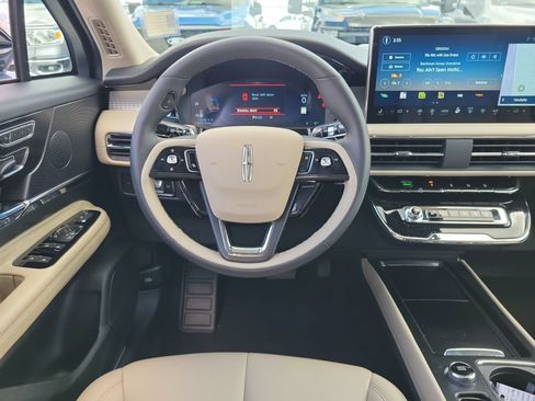 Used 2025 Lincoln Corsair AWD w/ Rear Removable Package Tray image 12