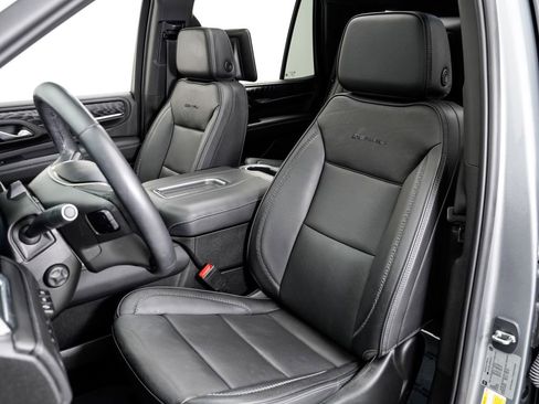 Used 2023 GMC Yukon Denali w/ Denali Reserve Package AWD/4WD image 4