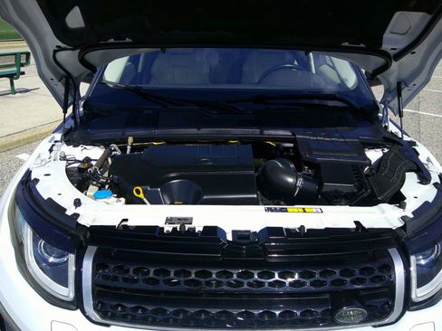 Used 2018 Land Rover Range Rover Evoque SE Premium image 40