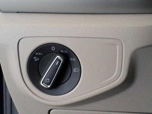 Used 2022 Volkswagen Atlas SE w/ Panoramic Sunroof Package image 11