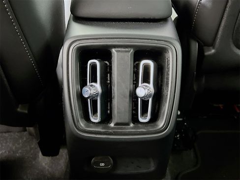 Used 2023 Volvo XC40 Recharge Core image 25