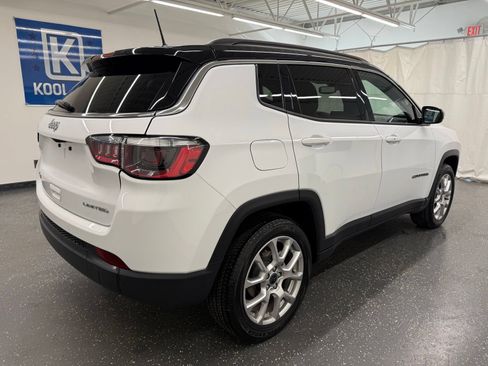 Used 2025 Jeep Compass Limited AWD/4WD image 2