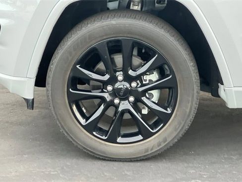 Used 2020 Jeep Grand Cherokee Altitude image 36