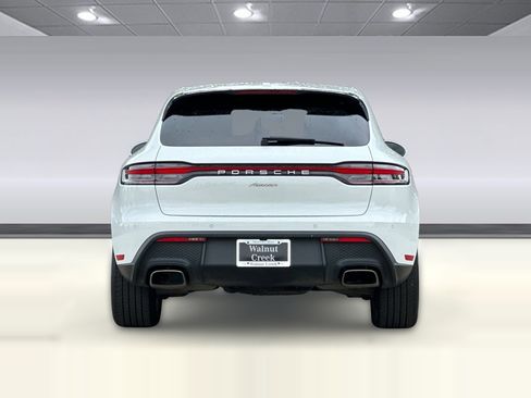Used 2023 Porsche Macan image 9