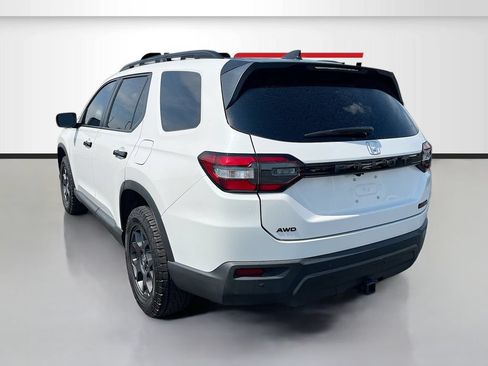 Used 2025 Honda Pilot TrailSport image 5