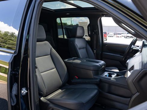 Used 2023 Chevrolet Suburban Z71 w/ Luxury Package AWD/4WD image 24