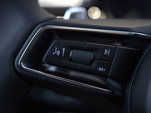 Certified 2025 Porsche Macan Turbo image 42