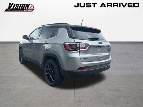 Used 2023 Jeep Compass Latitude w/ Convenience Group AWD/4WD image 3