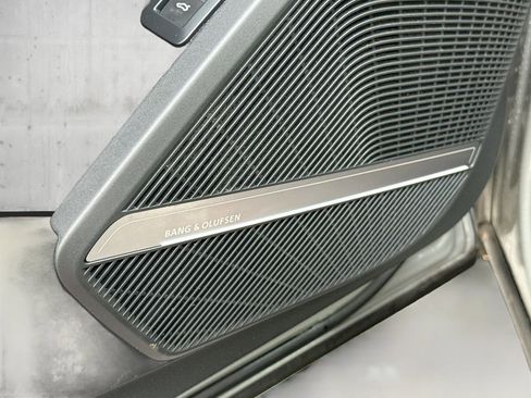 Used 2022 Audi SQ5 Premium Plus w/ Premium Plus Package image 19