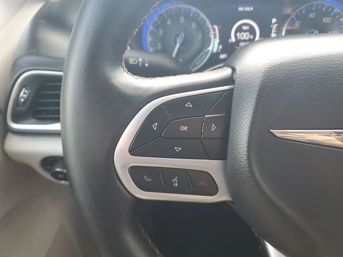 Used 2017 Chrysler Pacifica Touring-L Plus FWD image 20