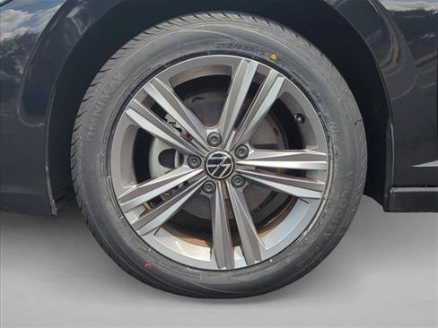 Used 2023 Volkswagen Jetta SE w/ Panoramic Sunroof Package FWD image 16