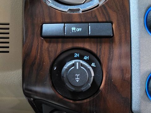 Used 2015 Ford F250 Lariat w/ Lariat Interior Package image 36