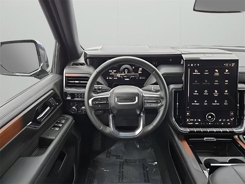 Used 2025 GMC Yukon XL Denali image 23