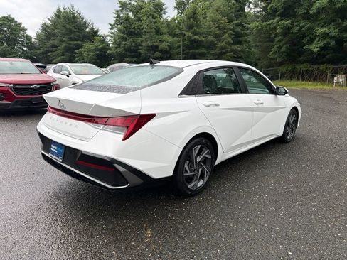 Certified 2025 Hyundai Elantra SEL FWD image 3