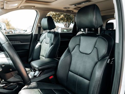 Used 2025 Kia Telluride SX w/ SX Captain's Chair Package AWD/4WD image 19