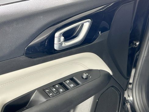 Used 2022 Jeep Compass Limited w/ Sun and Sound Group image 17