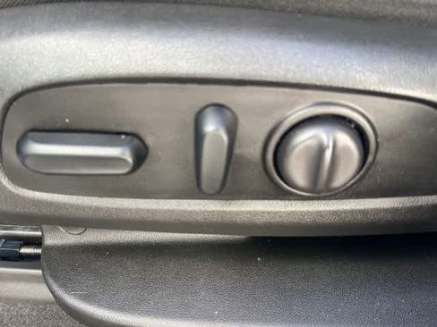 Used 2021 GMC Acadia SLE w/ Driver Convenience Package image 15