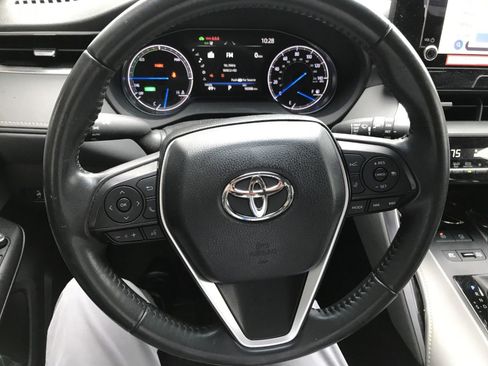 Used 2023 Toyota Venza LE image 13