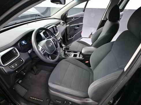 Used 2019 Kia Sorento LX image 20