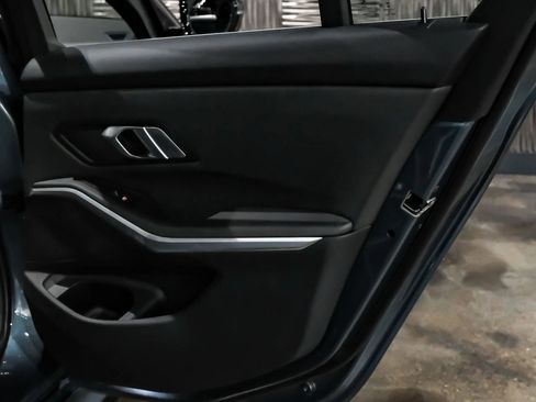 Used 2019 BMW 330i Sedan w/ Convenience Package image 42