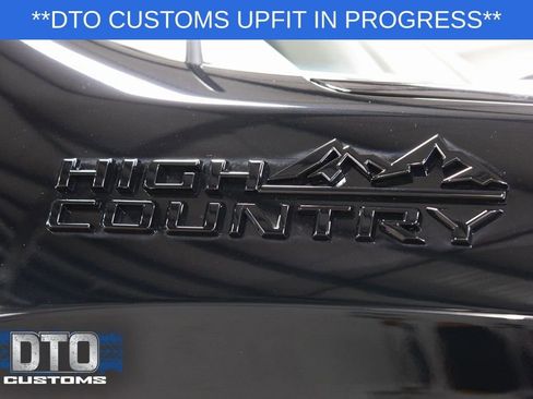 Used 2025 Chevrolet Silverado 1500 High Country w/ Midnight Edition AWD/4WD image 16
