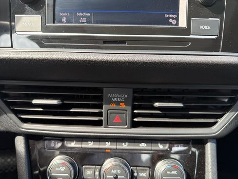 Used 2023 Volkswagen Jetta SE w/ Panoramic Sunroof Package FWD image 26