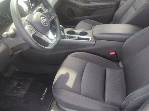 Used 2025 Nissan Altima 2.5 SV FWD image 4