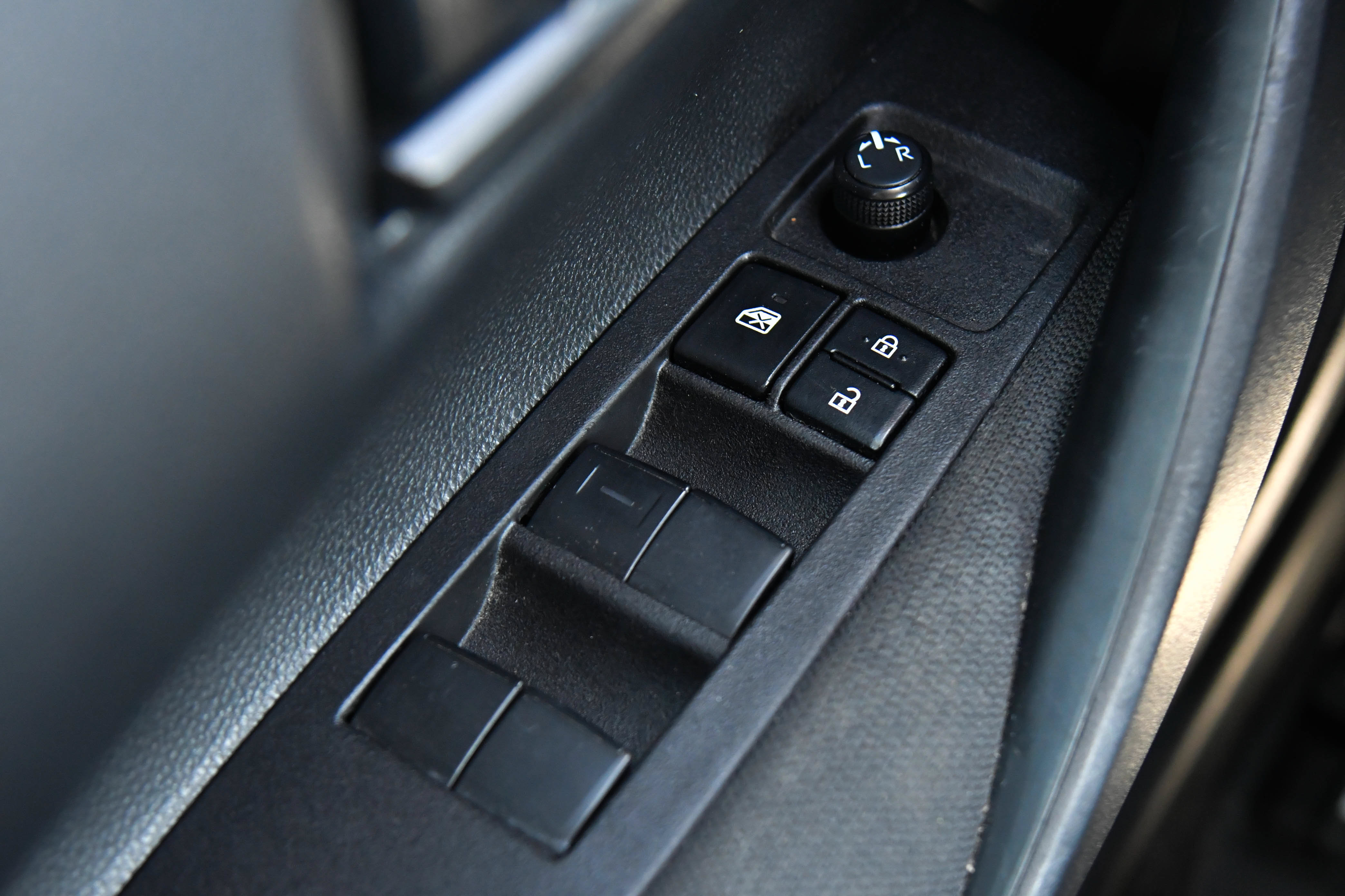 Used 2025 Toyota Corolla LE FWD image 31
