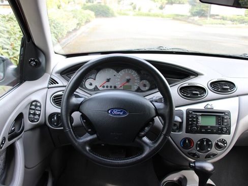 Used 2003 Ford Focus ZX5 Hatchback image 15