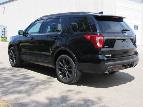 Used 2017 Ford Explorer XLT w/ XLT Technology Feature Bundle AWD/4WD image 7