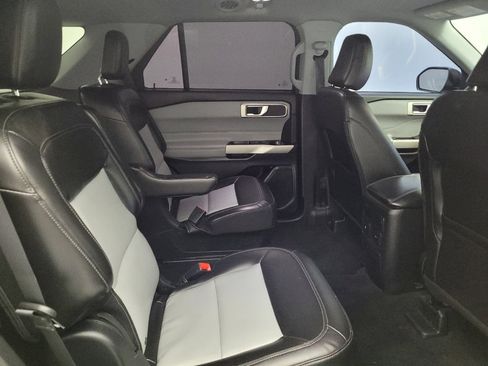 Used 2022 Ford Explorer XLT w/ Equipment Group 202A AWD/4WD image 19