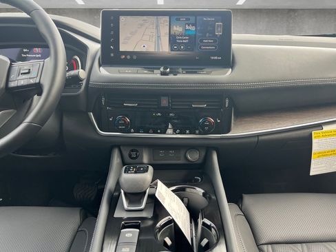 New 2026 Nissan Rogue Platinum w/ Tech Package image 3