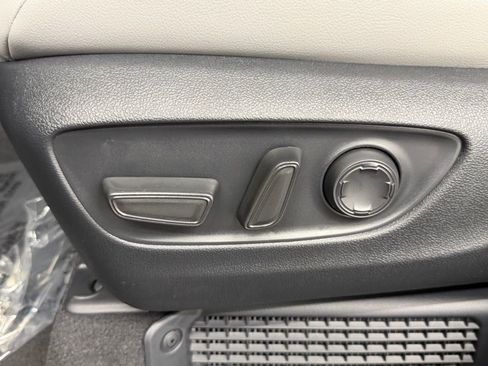 Used 2026 Toyota Sienna XLE FWD image 24