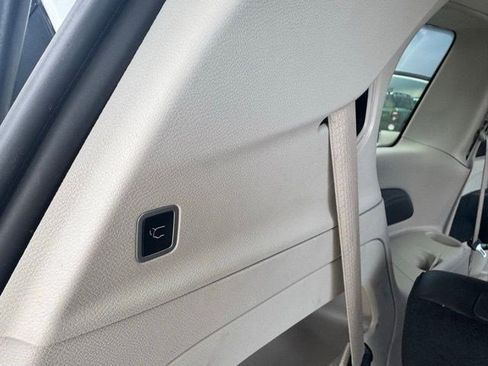 Used 2023 Chrysler Pacifica Touring-L FWD image 29