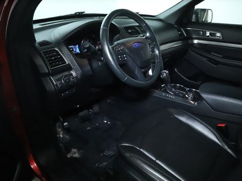 Used 2019 Ford Explorer XLT w/ Equipment Group 202A AWD/4WD image 19