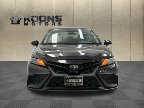 Used 2024 Toyota Camry SE image 3