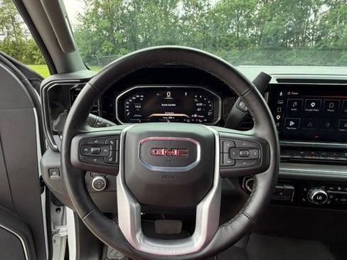 Used 2026 GMC Sierra 1500 SLT AWD/4WD image 17