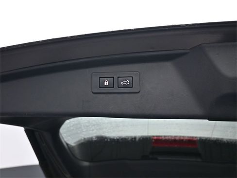 Used 2023 Subaru Outback Premium image 7