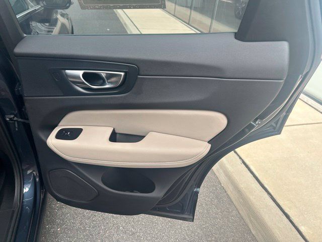 Used 2026 Volvo XC60 B5 Plus AWD/4WD image 12