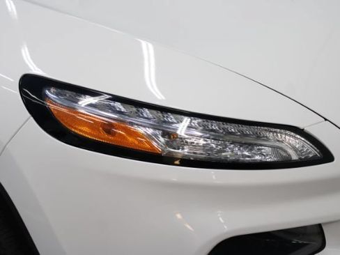 Used 2014 Jeep Cherokee Latitude w/ Cold Weather Group AWD/4WD image 25