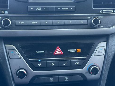 Used 2018 Hyundai Elantra SE FWD image 18